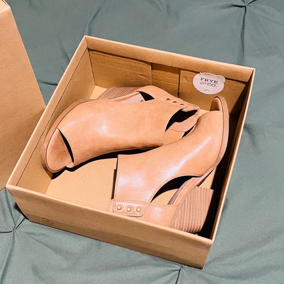 Frye & Co open toe boots - Picture 8 of 9